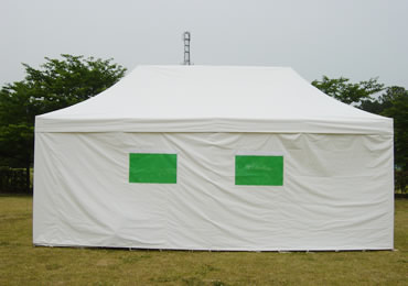 緊急時にすぐ設営できるオールアルミニウム製のワンタッチ式テント