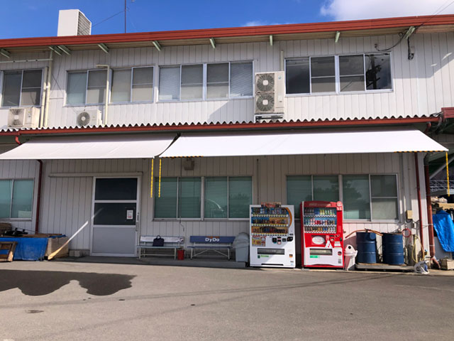 工場出入口のオーニング